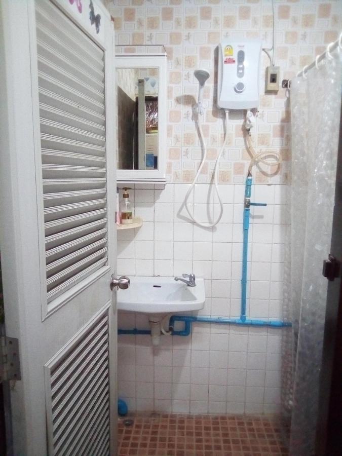 Ban Kru Ae Mixed Dorm Couette-café